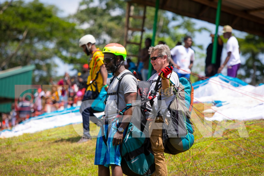 You are currently viewing Thousands Enjoy the Paragliding Festival in Ghana